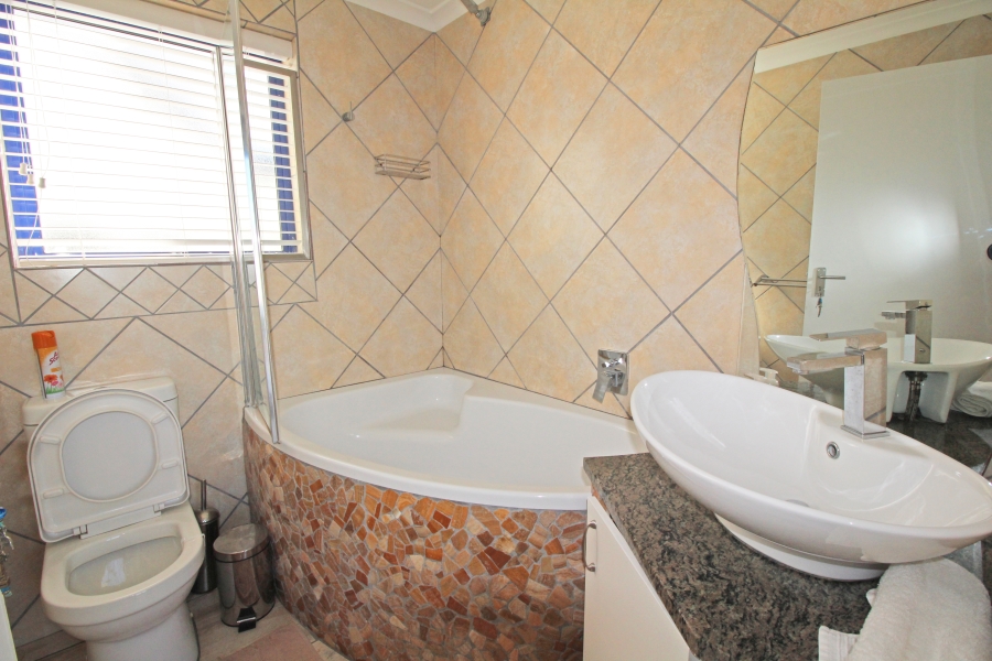 4 Bedroom Property for Sale in Blue Lagoon Western Cape